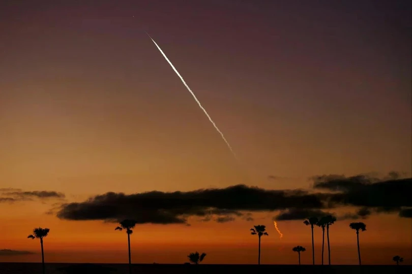 SpaceX đặt mục tiêu xây dựng một chòm sao gồm hơn 42.000 vệ tinh khi mạng lưới Starlink hoàn thành. Ảnh: Reuters.