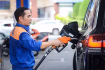 Giá xăng giảm gần 4.000 đồng/lít