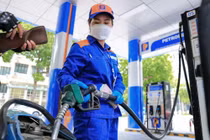 Giá xăng dầu đồng loạt giảm, có loại giảm gần 2.000 đồng/lít