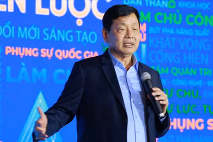 Ông Trương Gia Bình nhấn mạnh Việt Nam "không thể chỉ là một quốc gia sử dụng công nghệ, mà phải tự mình làm chủ công nghệ.
