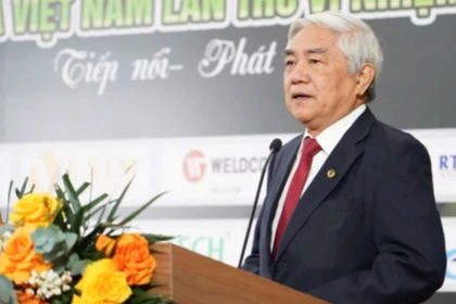 TS. Nguyễn Quân, Chủ tịch Hội Tự động hóa Việt Nam phát biểu tại Đại hội.