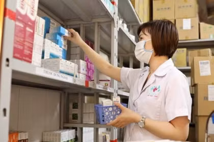 Bộ Y tế yêu cầu các cơ sở khám chữa bệnh chủ động kế hoạch mua sắm, dự trữ để bảo đảm nguồn cung thuốc. Ảnh minh họa.