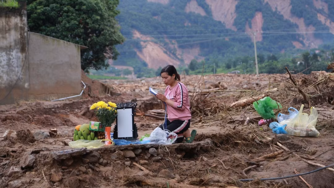 Sau trận lũ quét kinh hoàng ở Lai Châu: “Tôi chạy khắp nơi tìm mẹ nhưng không thấy nữa”