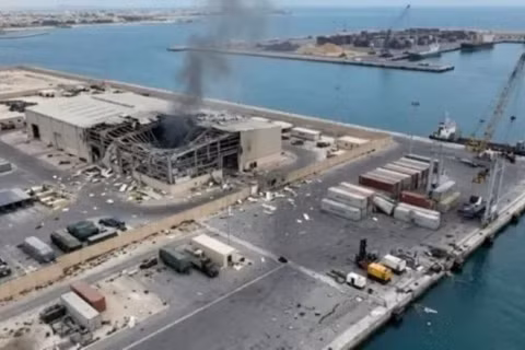 Căn cứ Hạm đội 5 Hải quân Mỹ ở Manama, Bahrain bị trúng tên lửa hôm 21/7, nhiều binh sĩ bị thương. Ảnh: Newtalk.