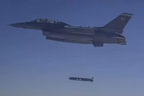 tên lửa AGM-188A được phóng từ máy bay F-16. Ảnh: Topwar.