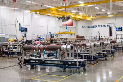 Dây chuyền sản xuất đạn tên lửa Patriot của Lockheed Martin. Ảnh: Creaders.