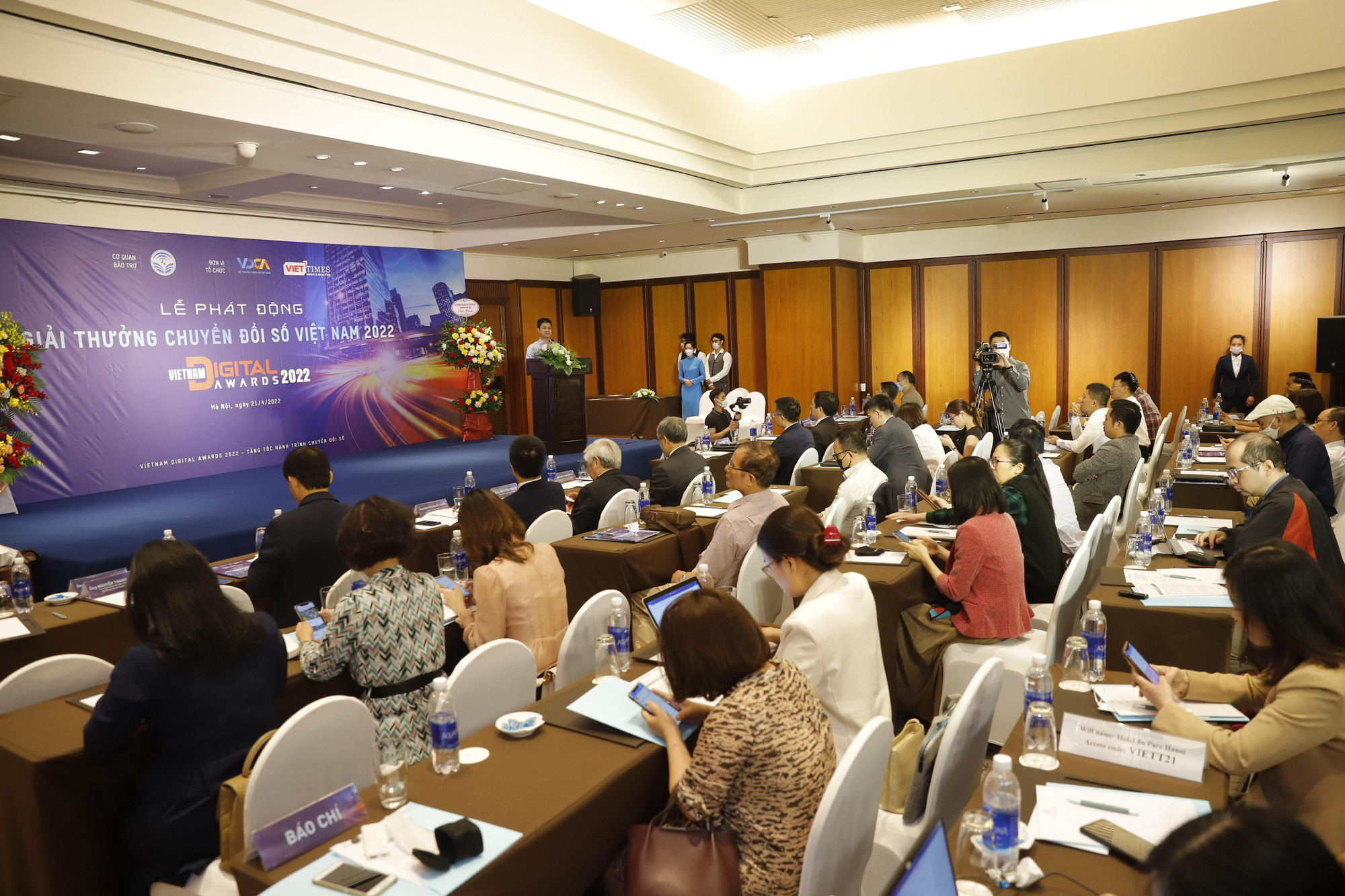 Toàn cảnh họp báo Lễ phát động Giải thưởng Chuyển đổi số Việt Nam 2022 Toàn cảnh họp báo Lễ phát động Giải thưởng Chuyển đổi số Việt Nam 2022