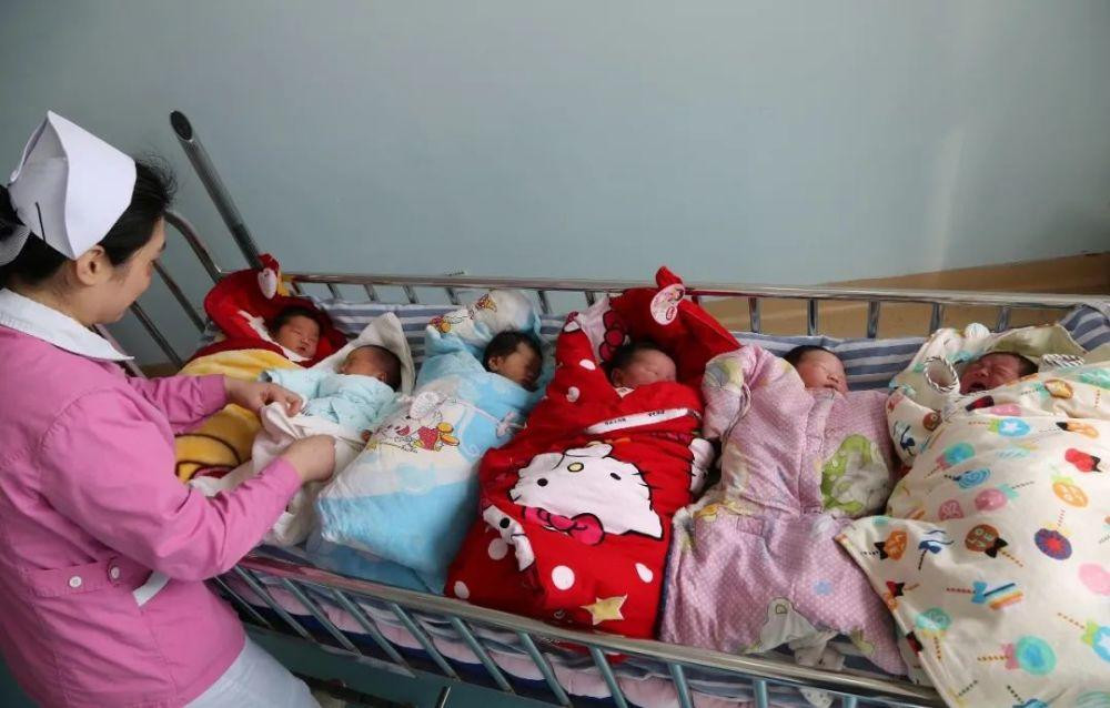 Tỷ lệ sinh ở các quốc gia Đông Á giảm mạnh.