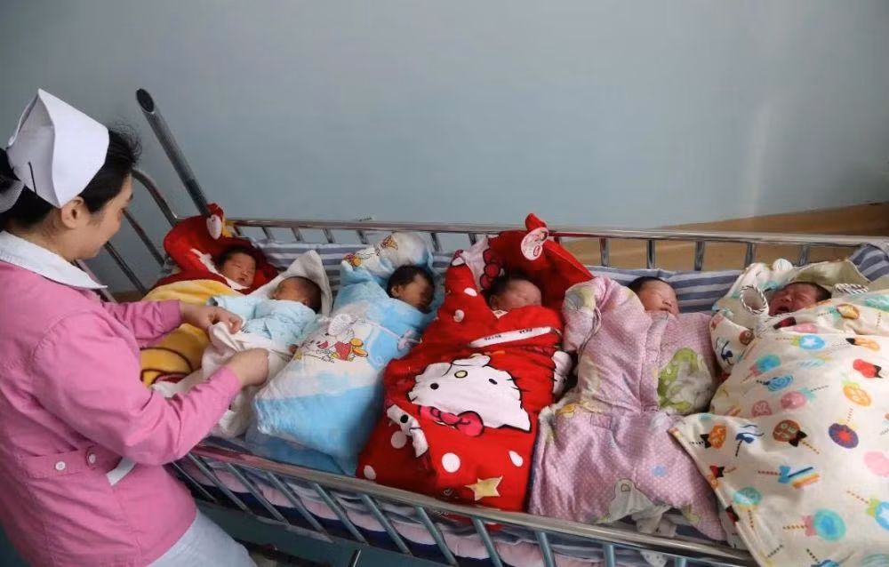 Tỷ lệ sinh ở các quốc gia Đông Á giảm mạnh. Tỷ lệ sinh ở các quốc gia Đông Á giảm mạnh.