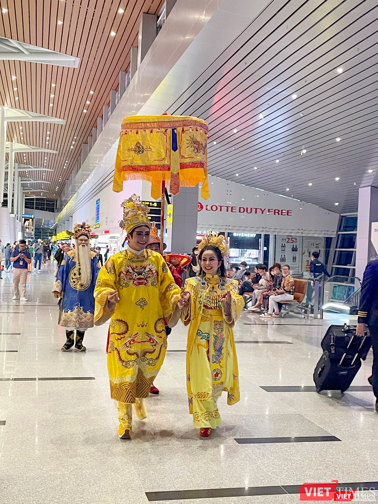 Trang phục Hoàng Cung