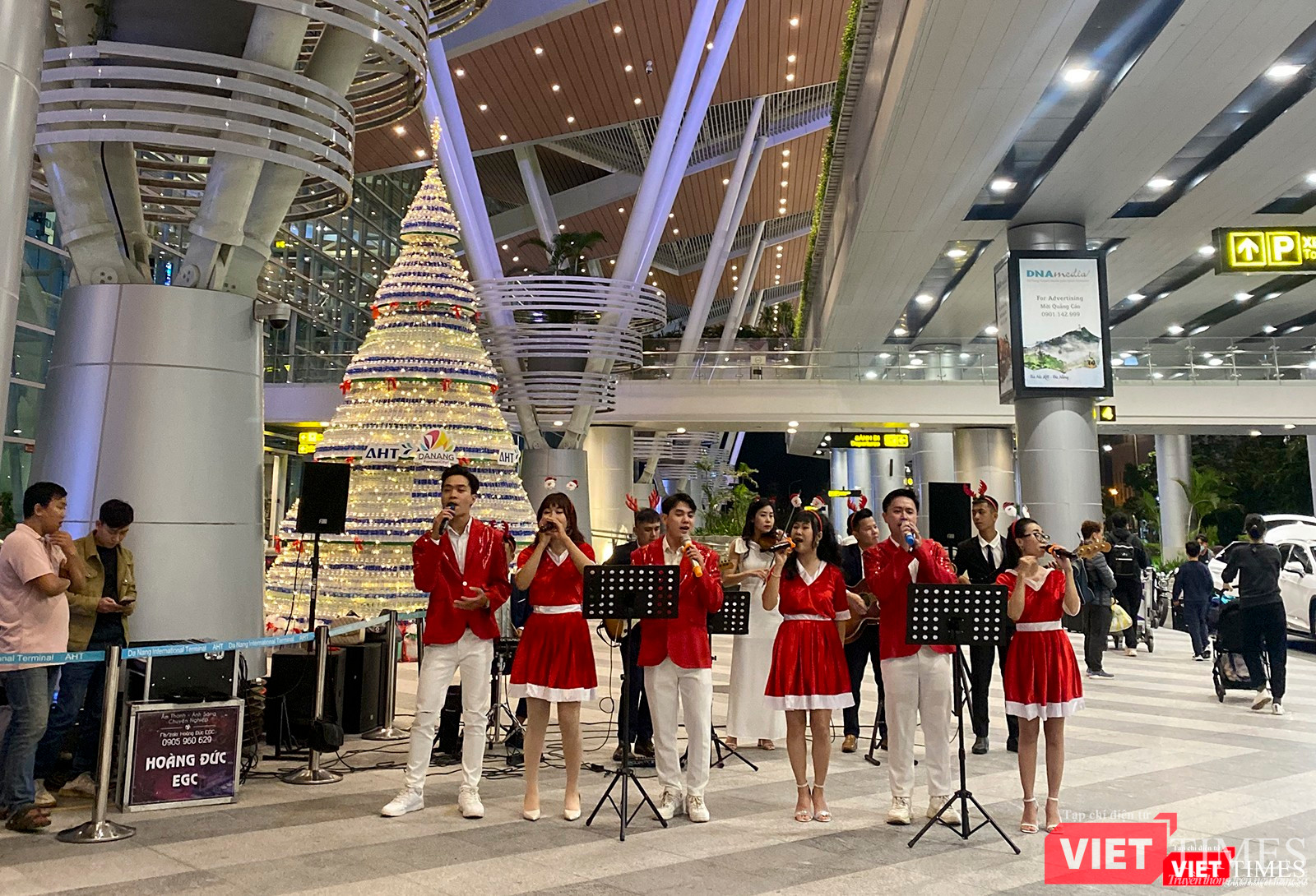 Biểu diễn âm nhạc tại ga đến