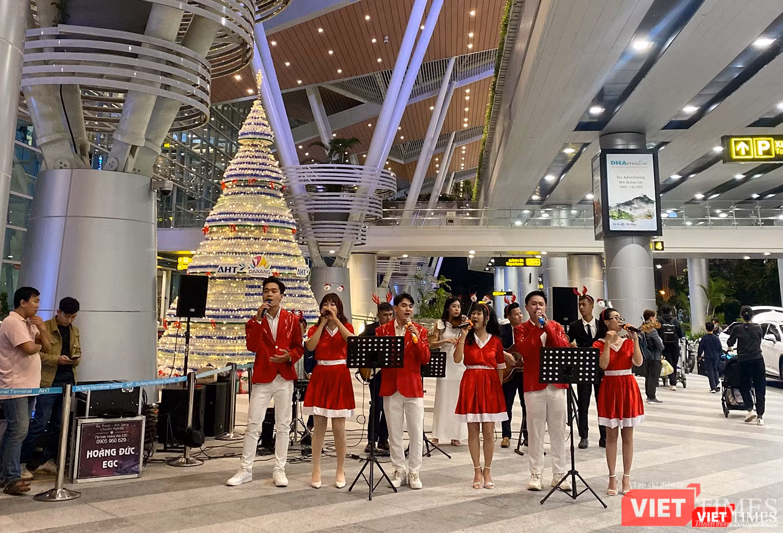 Biểu diễn âm nhạc tại ga đến