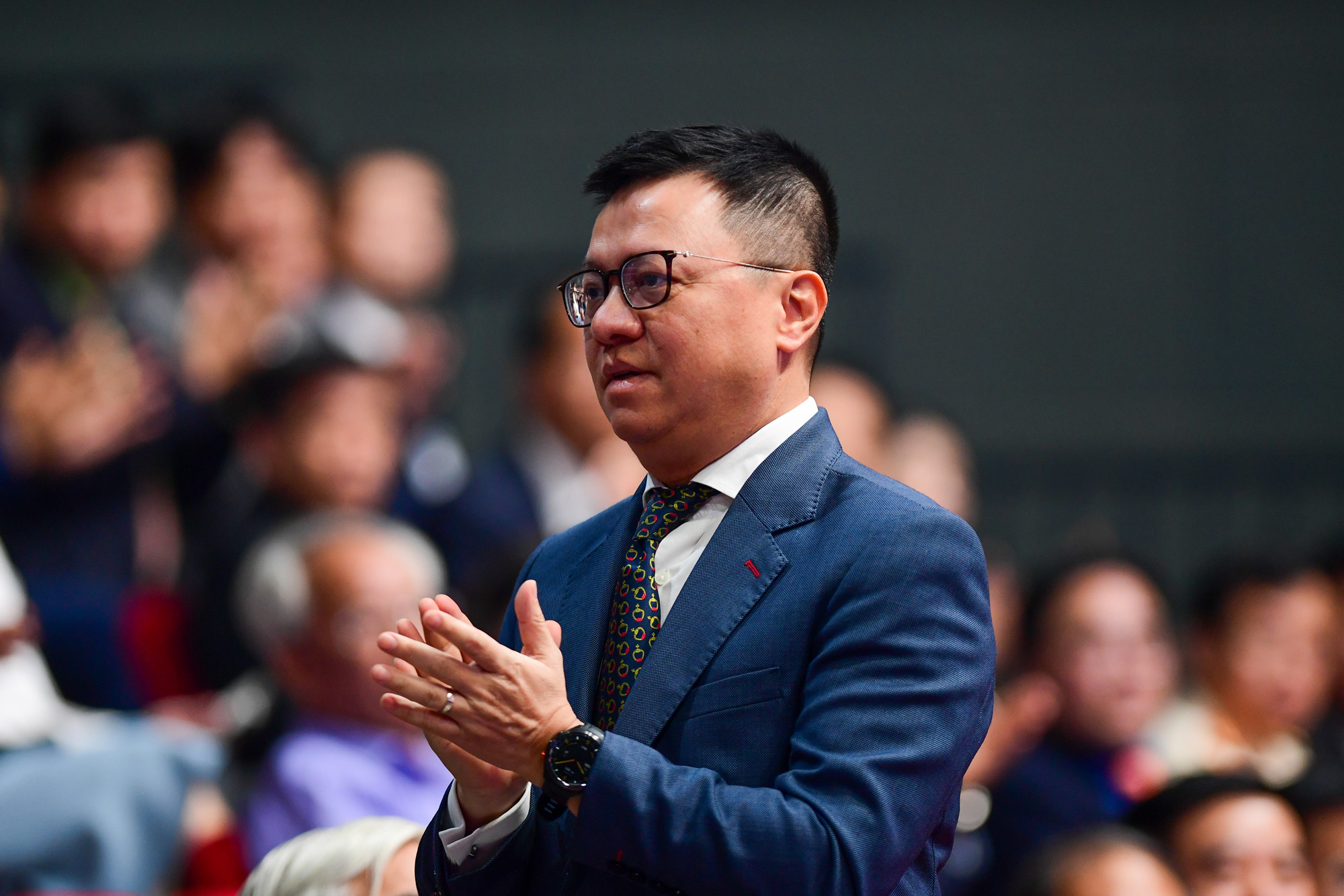 Ông Lê Quốc Minh, Uỷ viên Trung ương Đảng, Tổng biên tập Báo Nhân dân, Phó Trưởng ban Tuyên giáo Trung ương, Chủ tịch Hội Nhà báo Việt Nam góp mặt trong buổi lễ trao giải. Đánh giá về giải thưởng Chuyển đổi số năm nay, ông cho biết qua 7 kỳ tổ chức, giải thưởng Chuyển đổi số Việt Nam ngày càng trở nên chuyên nghiệp, thu hút sự quan tâm của nhiều đơn vị tham gia.