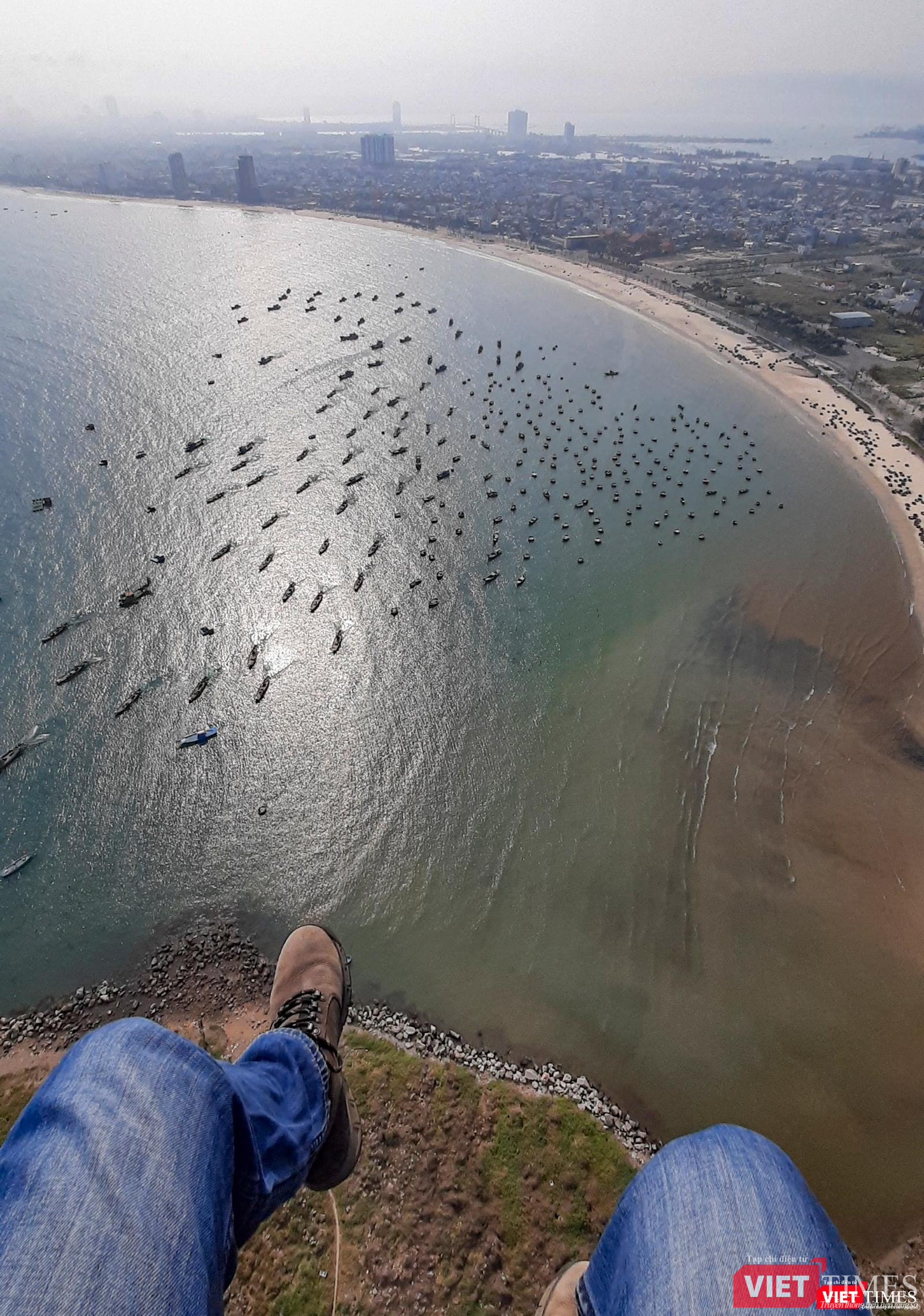 Biển Sơn Trà ngay dưới... chân