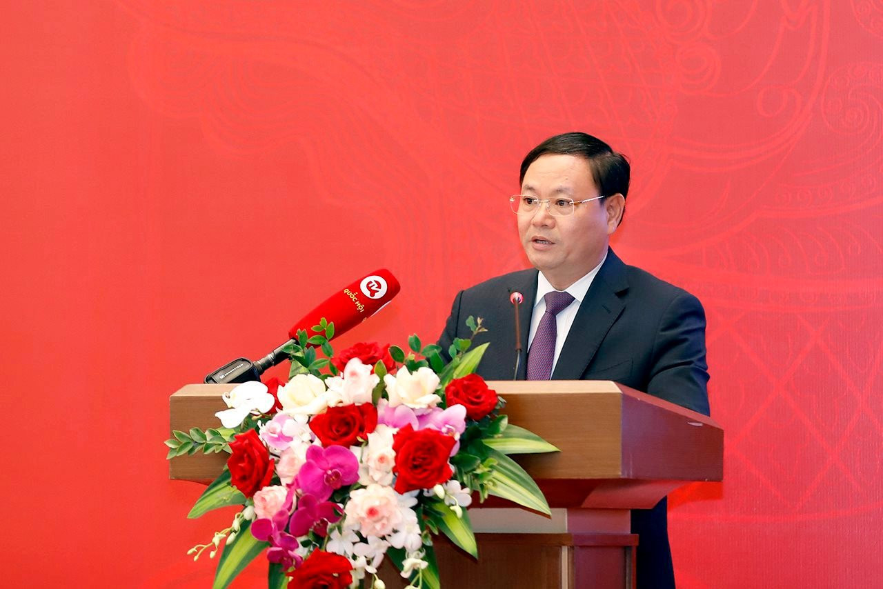 Thứ trưởng Bộ Tài nguyên và Môi trường Lê Minh Ngân báo cáo tham luận tại Hội nghị toàn quốc triển khai Luật, Nghị quyết của Kỳ họp thứ 6 và Kỳ họp bất thường lần thứ 5 ngày 7/3/2024.