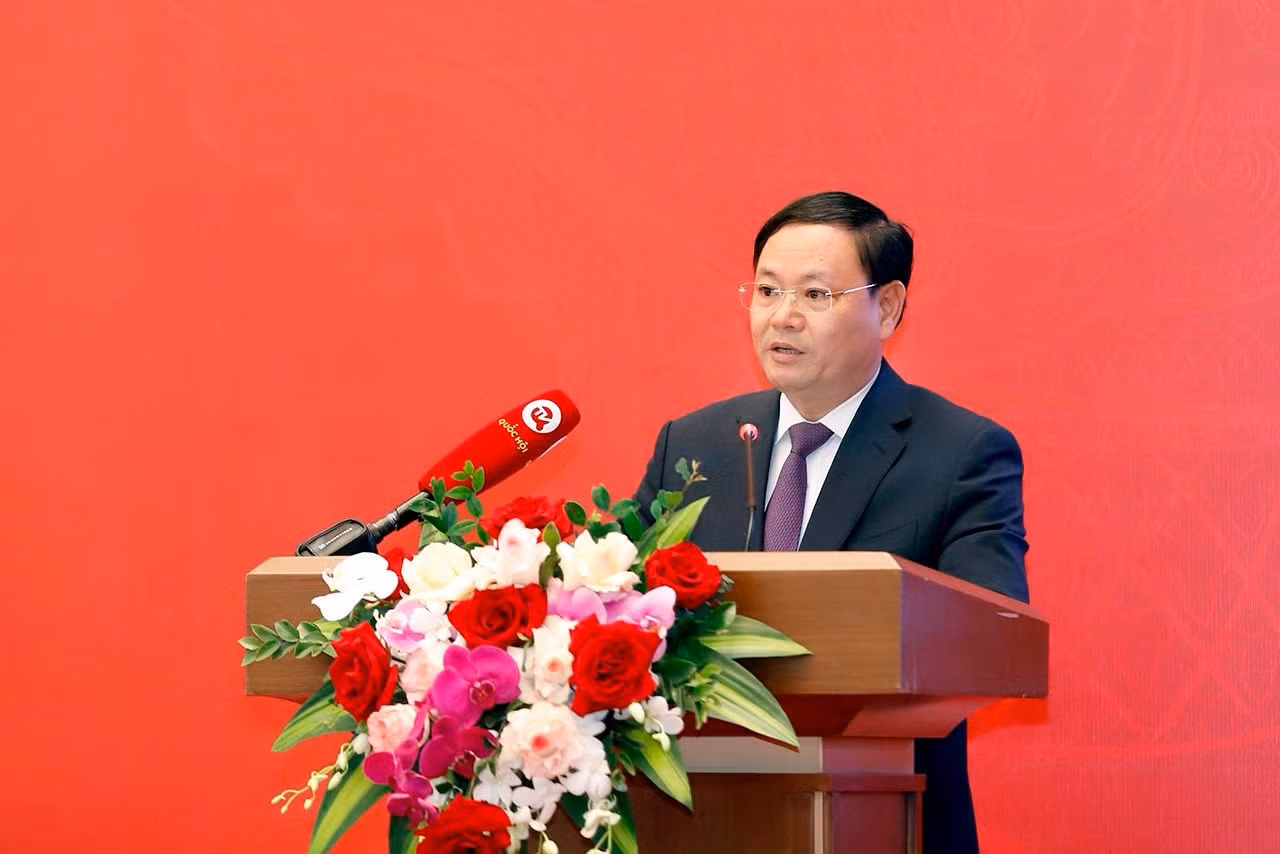 Thứ trưởng Bộ Tài nguyên và Môi trường Lê Minh Ngân báo cáo tham luận tại Hội nghị toàn quốc triển khai Luật, Nghị quyết của Kỳ họp thứ 6 và Kỳ họp bất thường lần thứ 5 ngày 7/3/2024.