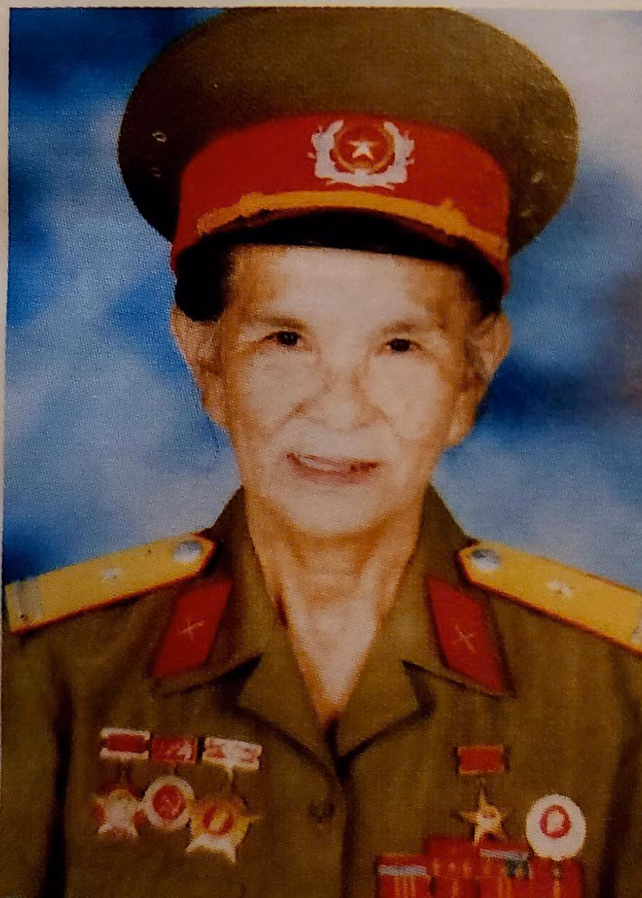 Anh hùng Hoàng Thị Nghị.jpg