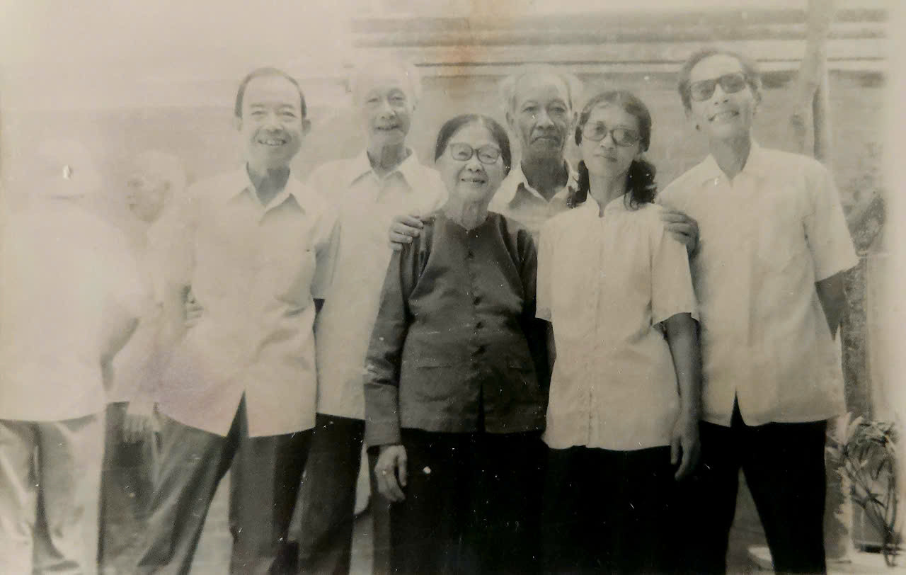 Gap lai nhau sau ngay toan thang.jpg