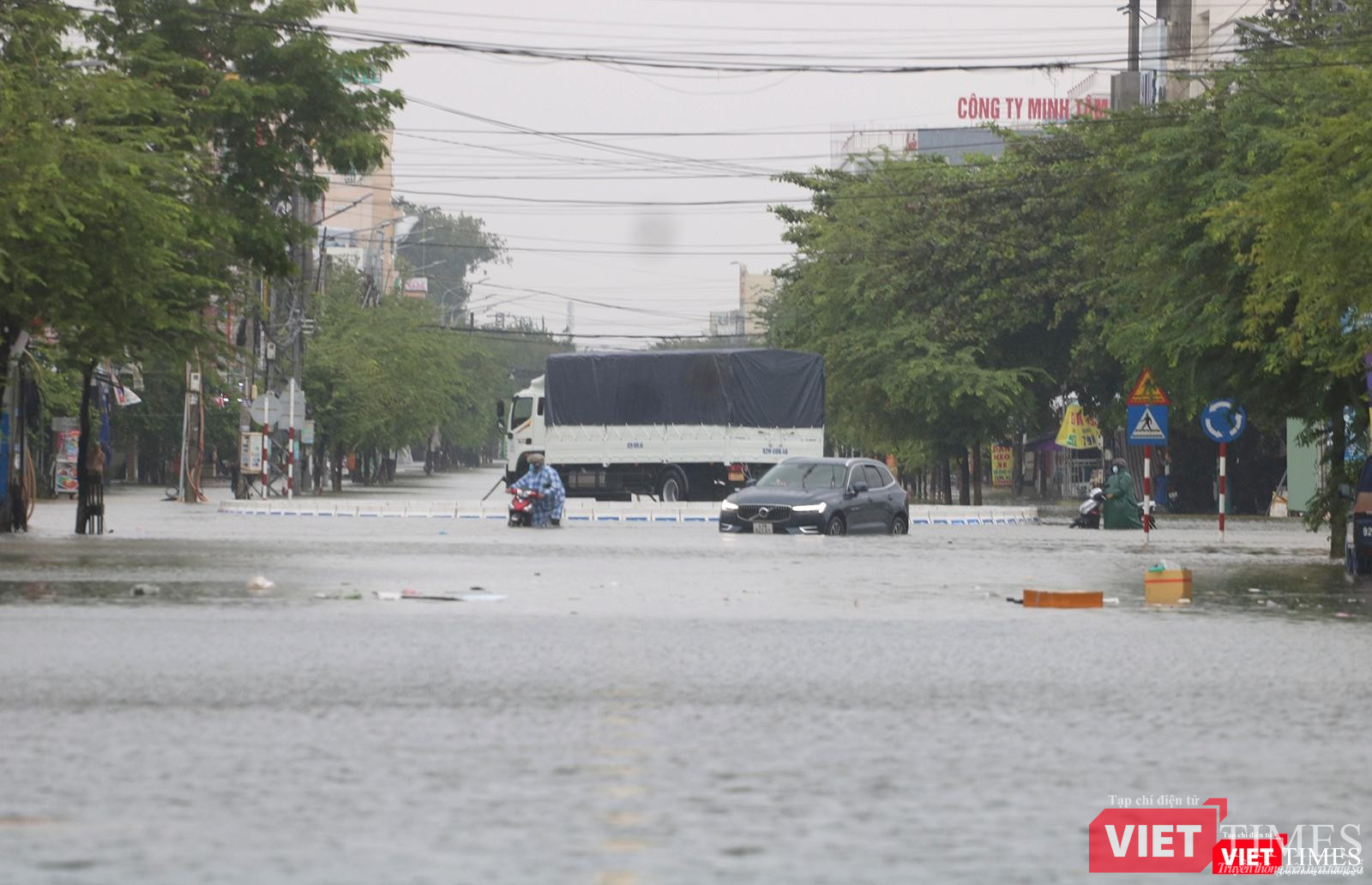 Đường phố TP Tam Kỳ chìm sâu trong nước