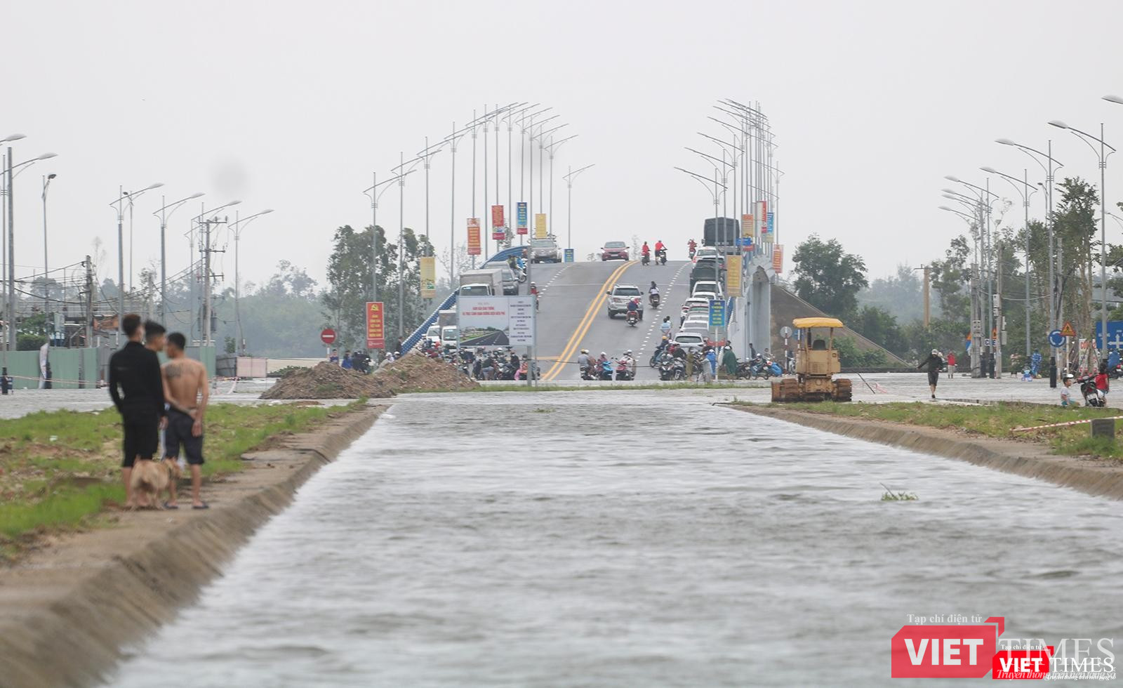 Nước ngập thành sông