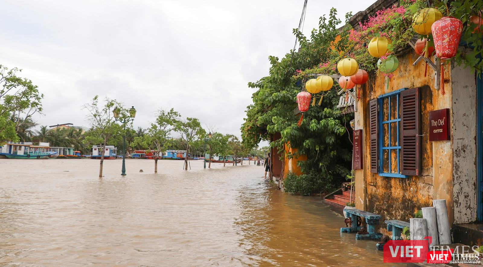 Ngoài sông Hoài, nước lũ vẫn tiếp tục lên