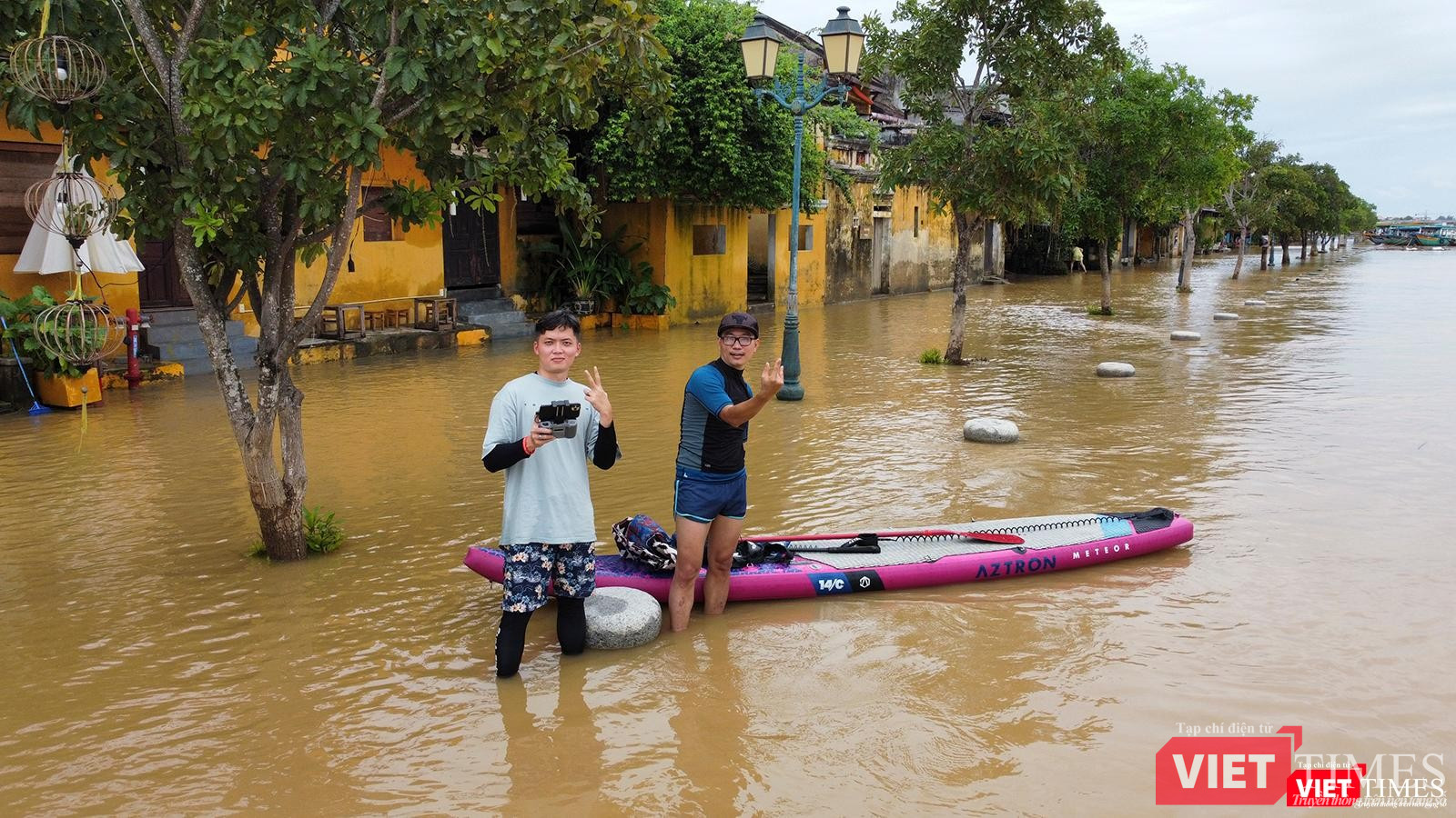 Lũ lên là cơ hội được chèo sub giữa lòng phố cổ Hội An