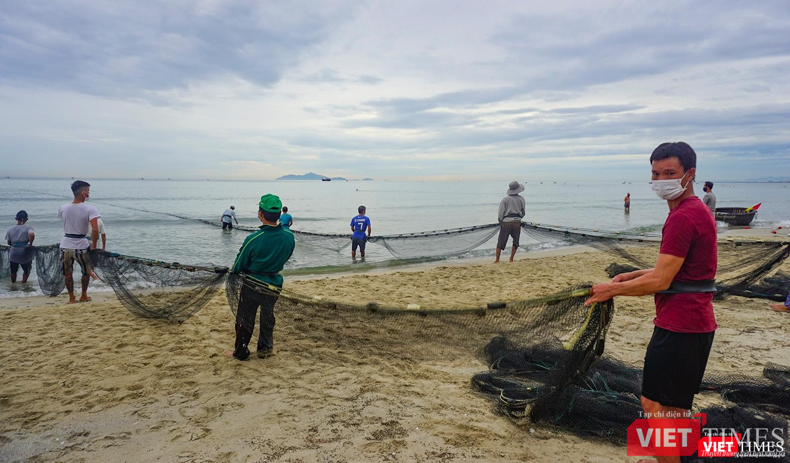 Nhịp sống của ngư dân ven bờ đã trở lại