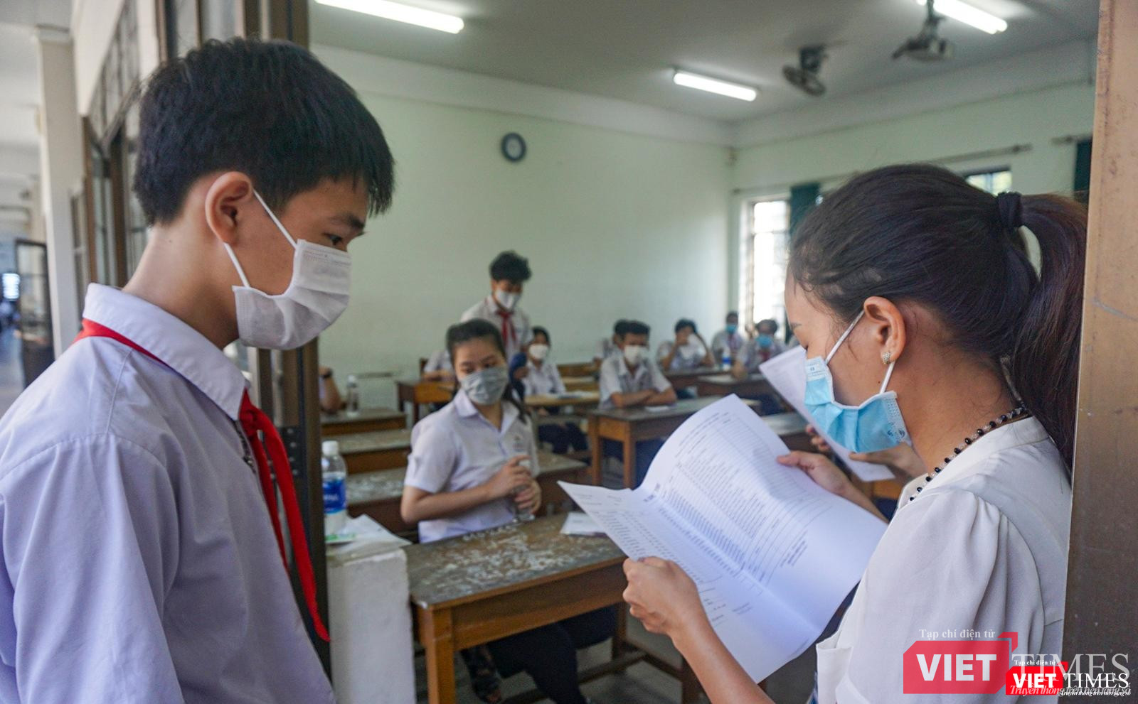 Thủ tục kiểm tra thí sinh trước khi vào phòng thi