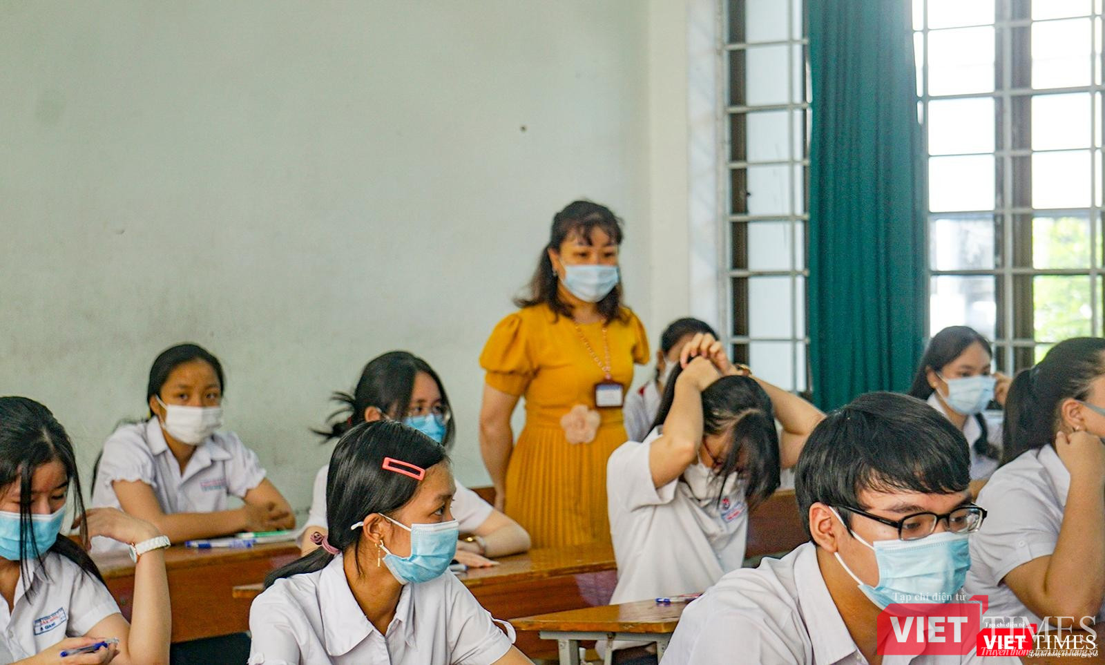 Cán bộ coi thi kiểm tra lần cuối