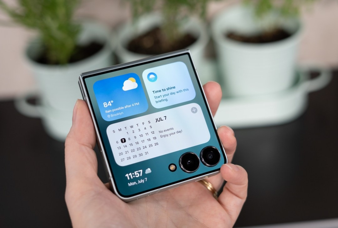 Galaxy Z Flip 7 - The Verge.jpg
