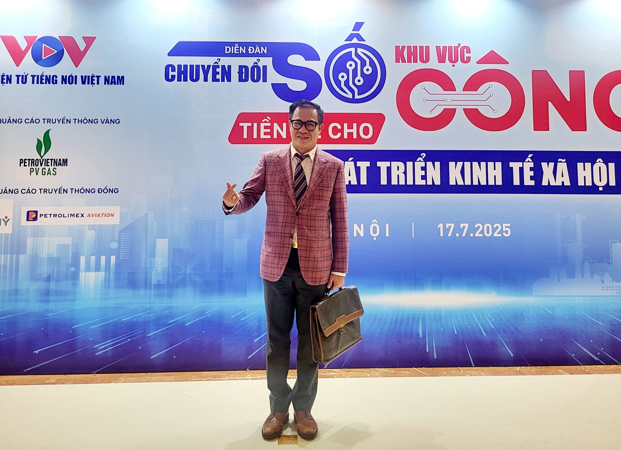 Nguyen Huu Thai Hoa 3.jpg