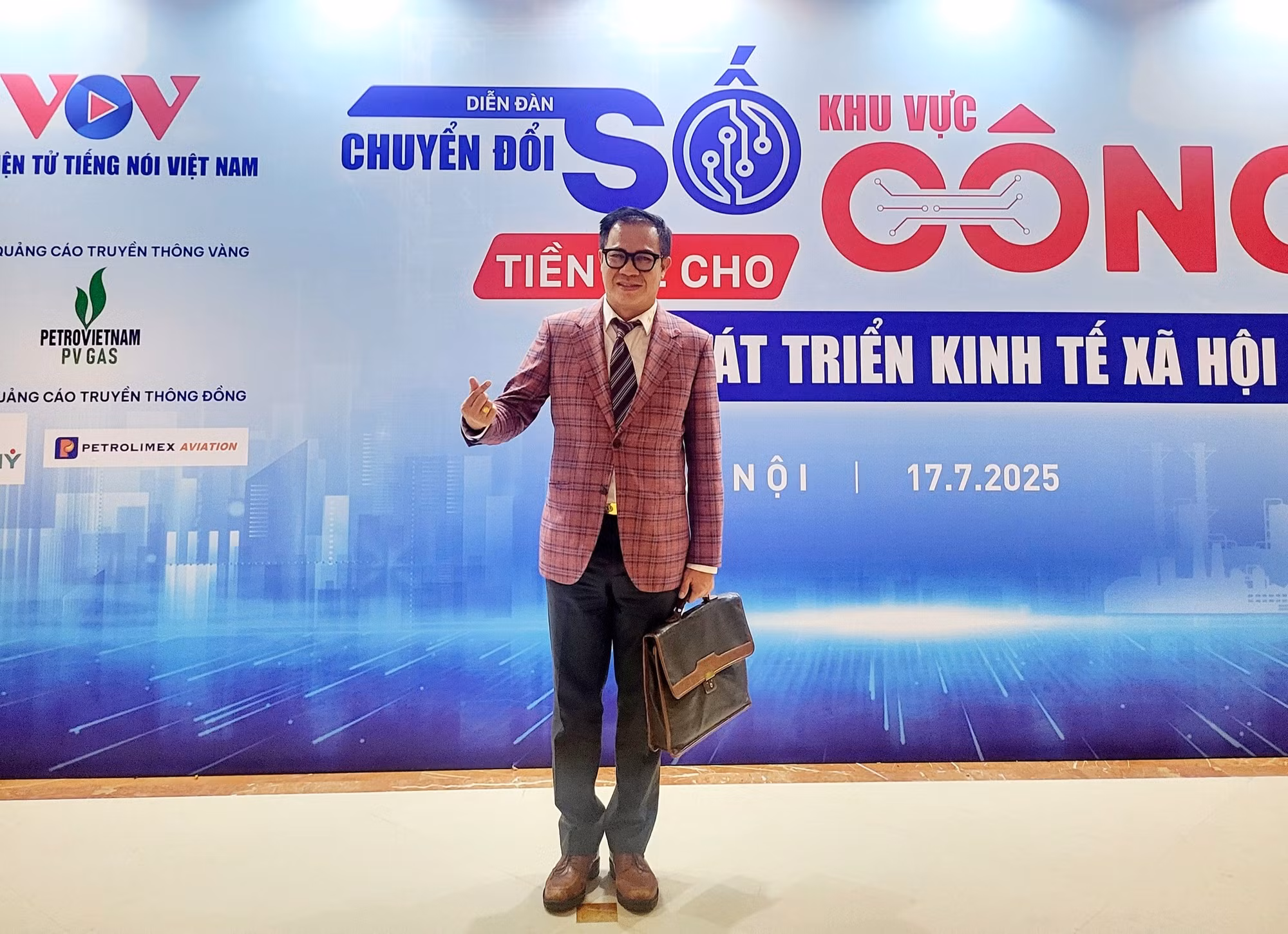 Nguyen Huu Thai Hoa 3.jpg