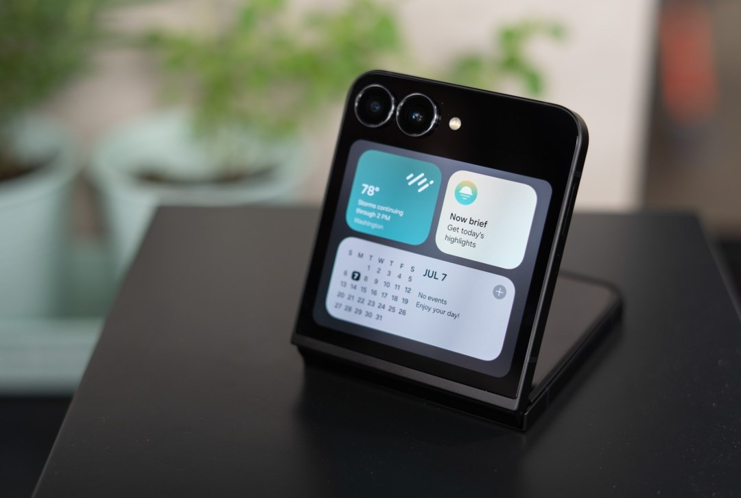 Galaxy Flip FE - The Verge.jpg