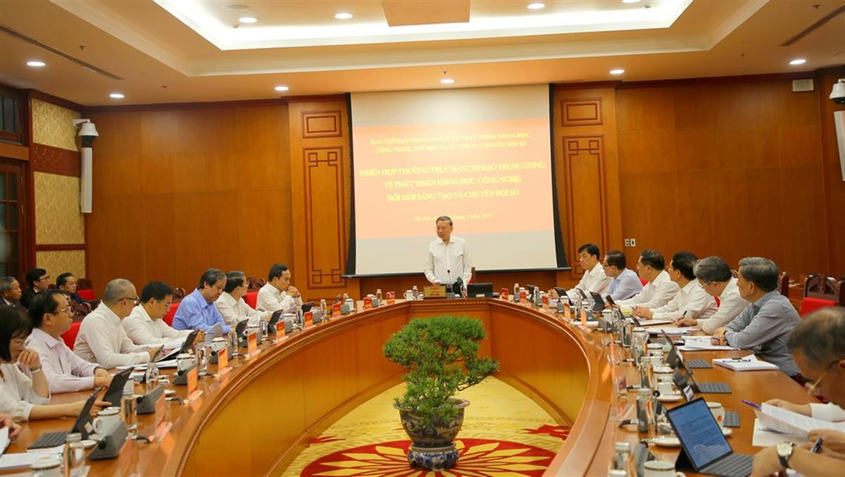 Tổng Bí thư Tô Lâm yêu cầu yêu cầu sớm ban hành chính sách giao cho doanh nghiệp trong nước nghiên cứu, ứng dụng KH, CN tham gia thực hiện đối với những dự án trọng điểm quốc gia.