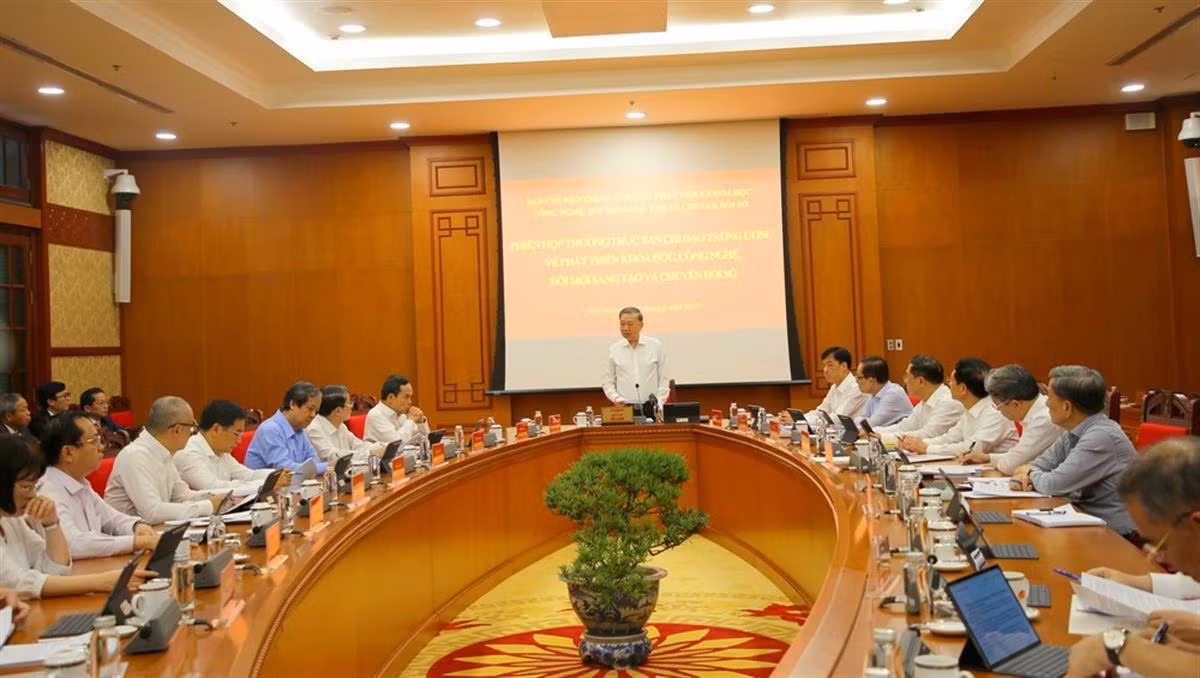 Tổng Bí thư Tô Lâm yêu cầu yêu cầu sớm ban hành chính sách giao cho doanh nghiệp trong nước nghiên cứu, ứng dụng KH, CN tham gia thực hiện đối với những dự án trọng điểm quốc gia.