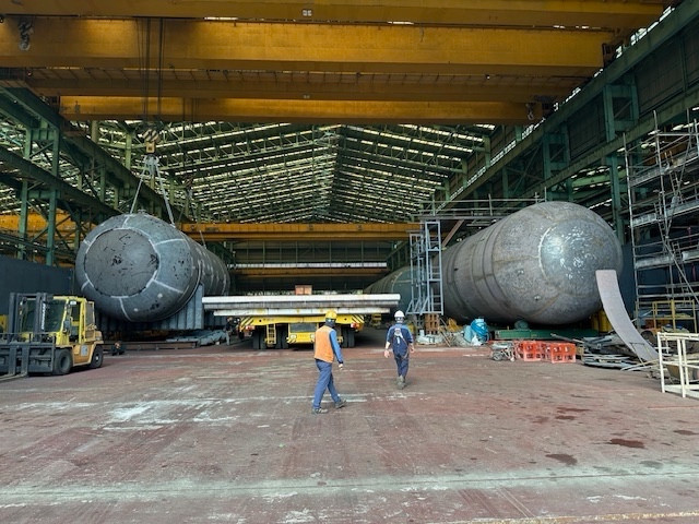 Phân xưởng chuyên đóng bồn chứa dầu cho các tàu cỡ lớn