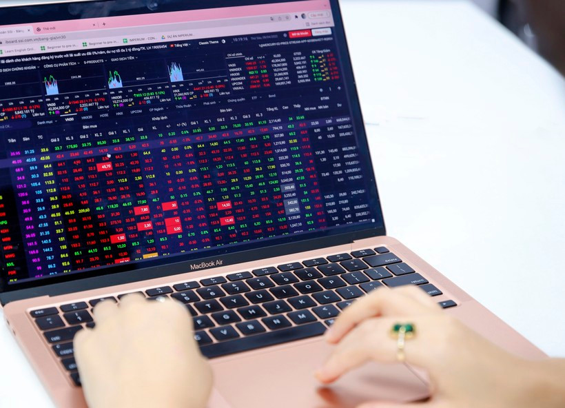 Bên cạnh cho vay margin, các CTCK còn sử dụng nguồn vốn vay từ ngân hàng để đầu tư trái phiếu, hàm chứa nhiều rủi ro