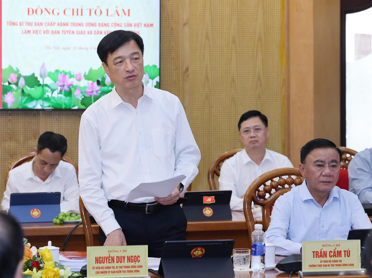 Đồng chí Nguyễn Duy Ngọc, Ủy viên Bộ Chính trị, Bí thư Trung ương Đảng, Chủ nhiệm Ủy ban Kiểm tra Trung ương phát biểu tại buổi làm việc.