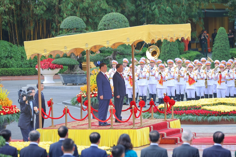 Lễ đón chính thức Tổng Bí thư, Chủ tịch nước Trung Quốc Tập Cận Bình được tổ chức trọng thể tại Phủ Chủ tịch theo nghi thức cao nhất dành đón Nguyên thủ quốc gia. Tổng Bí thư Tô Lâm chủ trì Lễ đón. Ảnh VGP/Nhật Bắc.