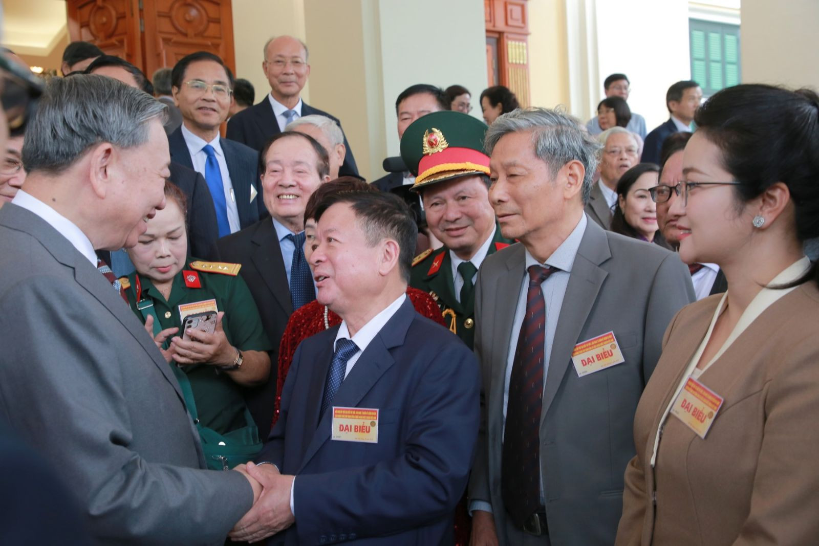 Tổng bí thư Tô Lâm và các nhà khoa học, văn nghệ sĩ, trí thức. Ảnh: Cổng thông tin Đảng Cộng sản