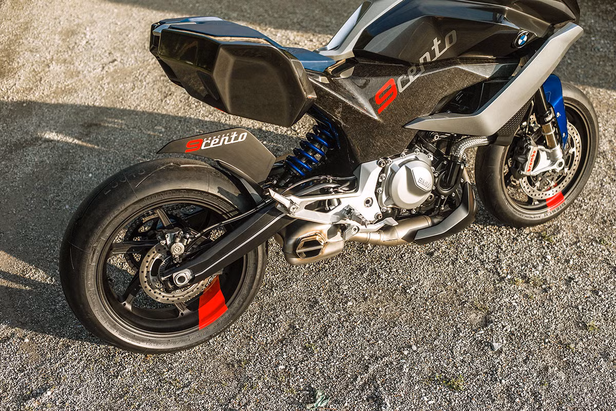 Hệ thống giảm xóc phía sau có hành trình dài.