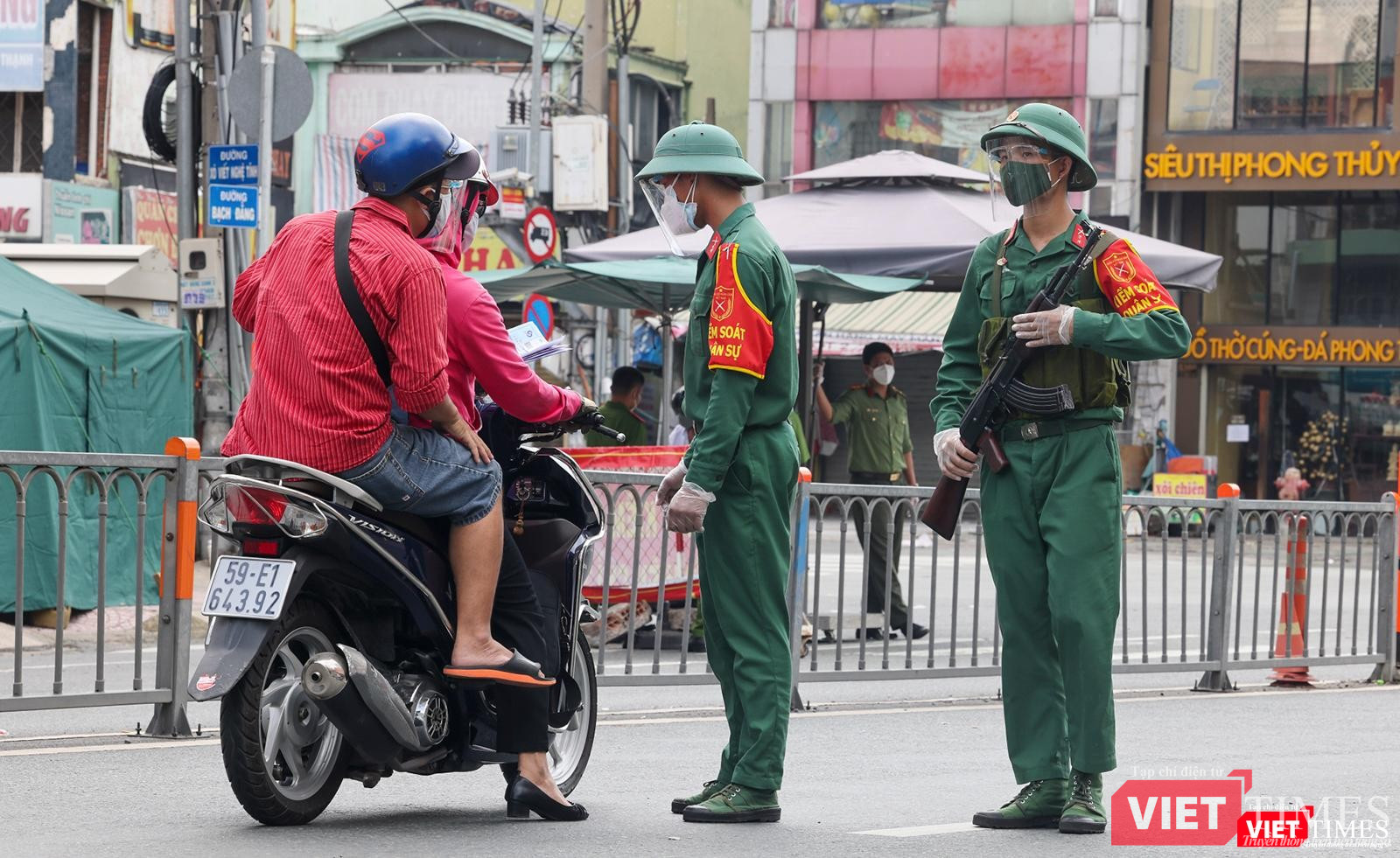 Sáng ngày 23/8, lực lượng quân đội đã có mặt trên đường cùng công an và các lực lượng khác làm nhiệm vụ