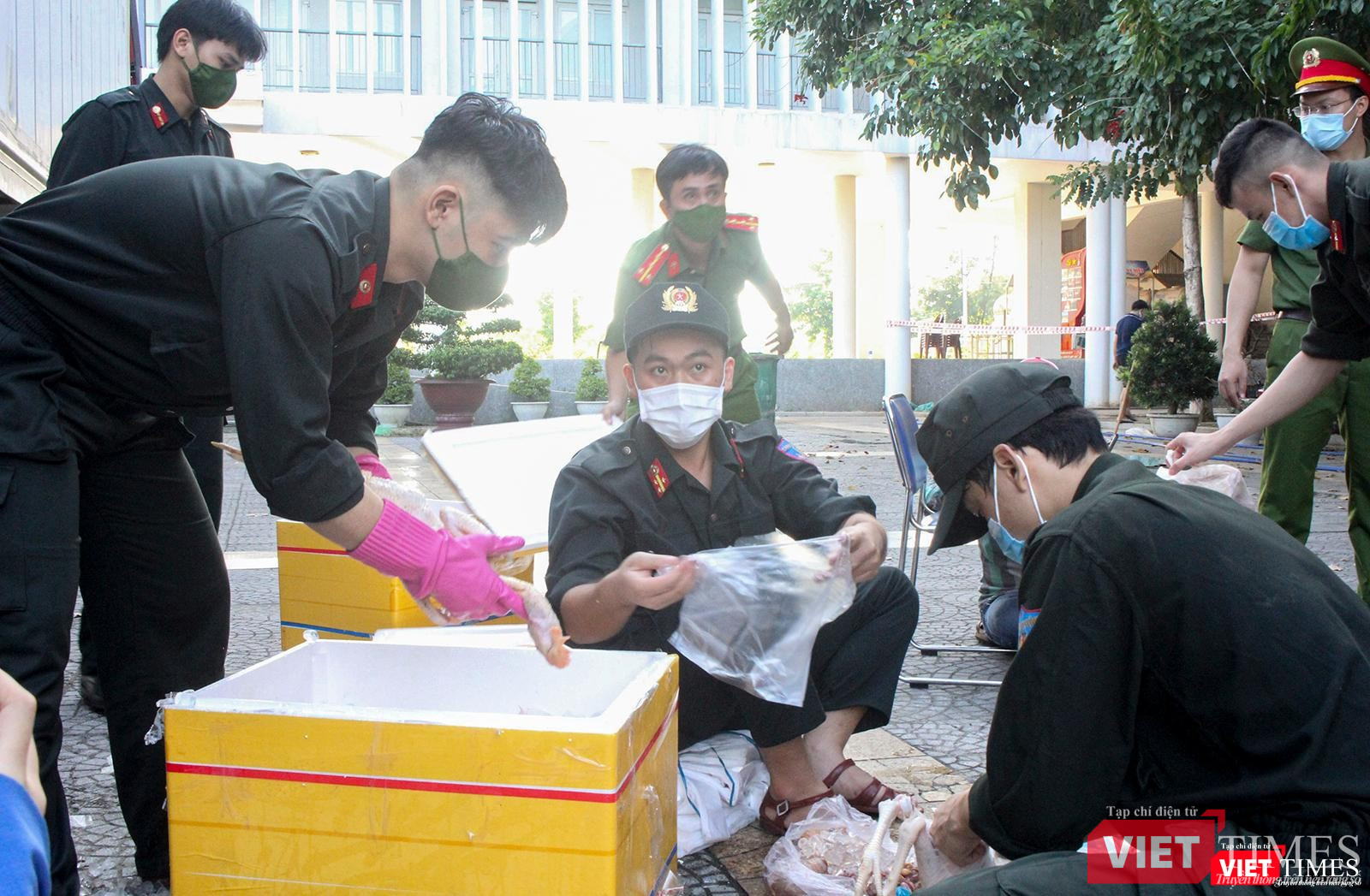 Lực lượng cảnh sát cơ động cũng được huy động tham gia