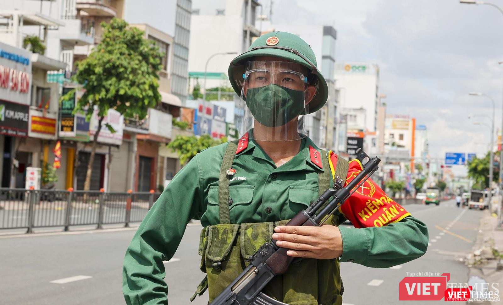 Chân cung người lính