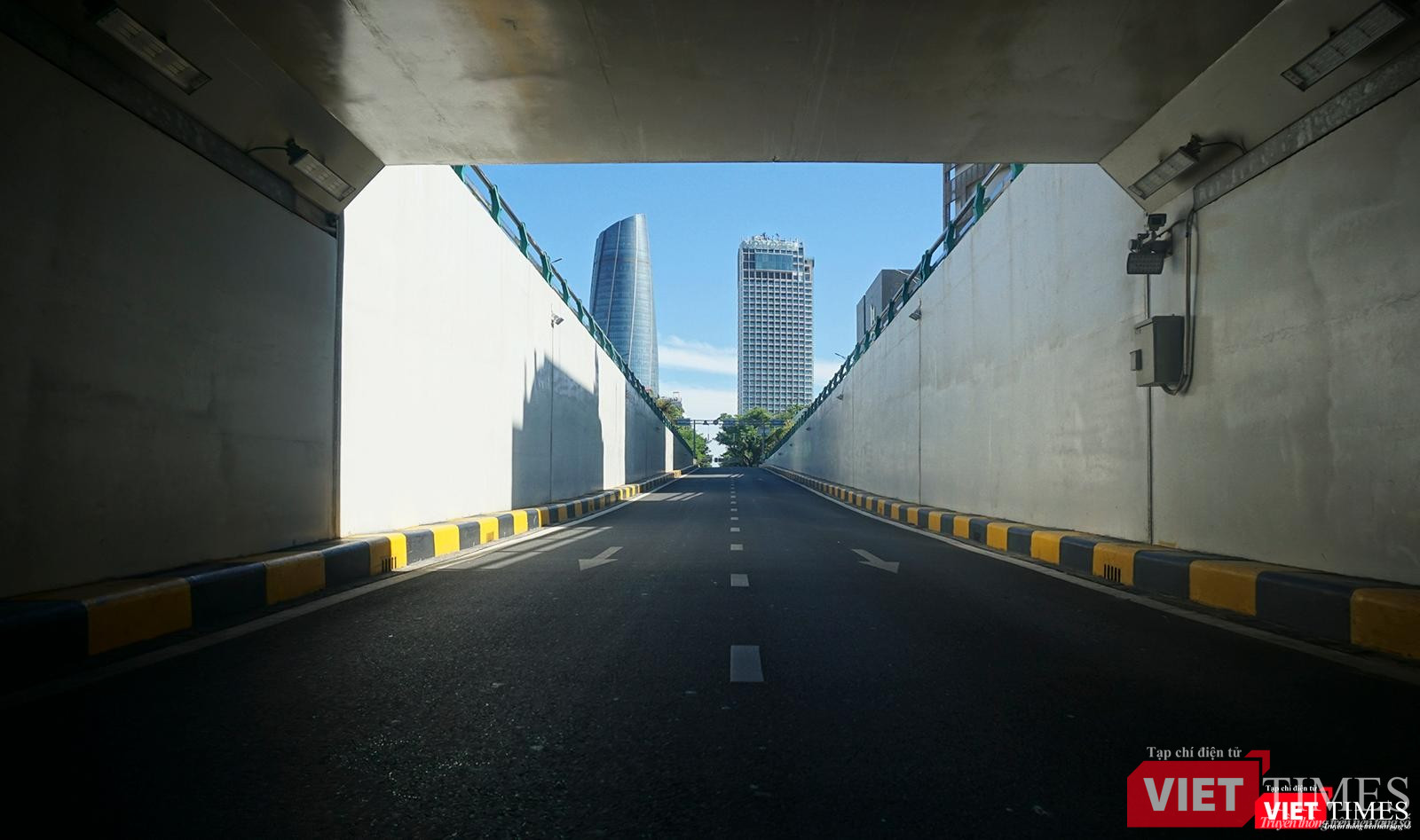 Hầm chui phía tây cầu Sông Hàn không một bóng người