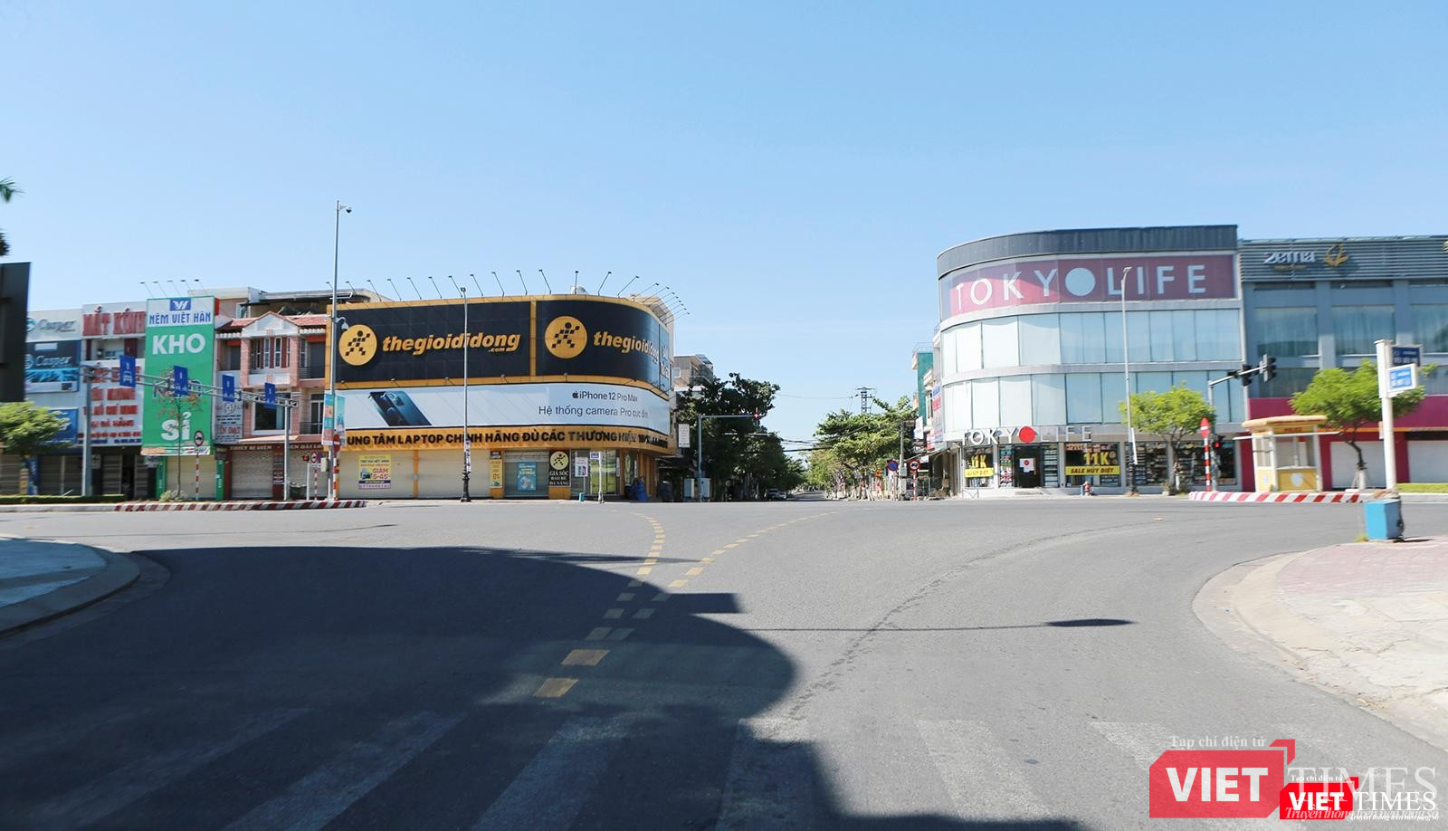 Đường Điện Biên Phủ không một bóng người