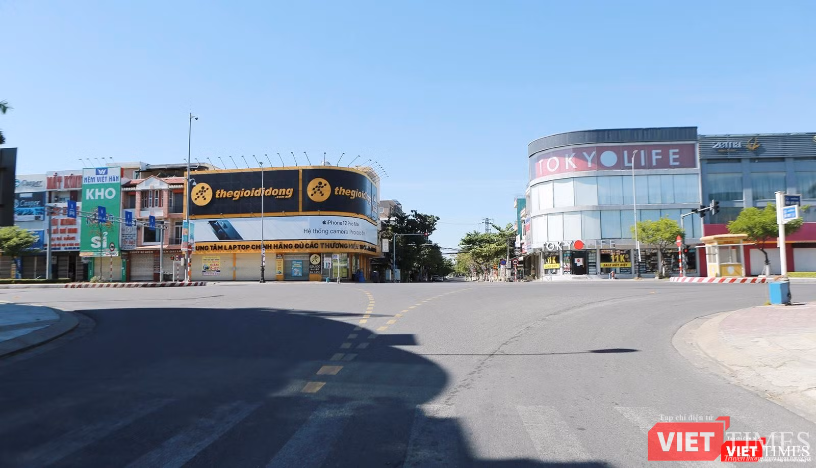 Đường Điện Biên Phủ không một bóng người