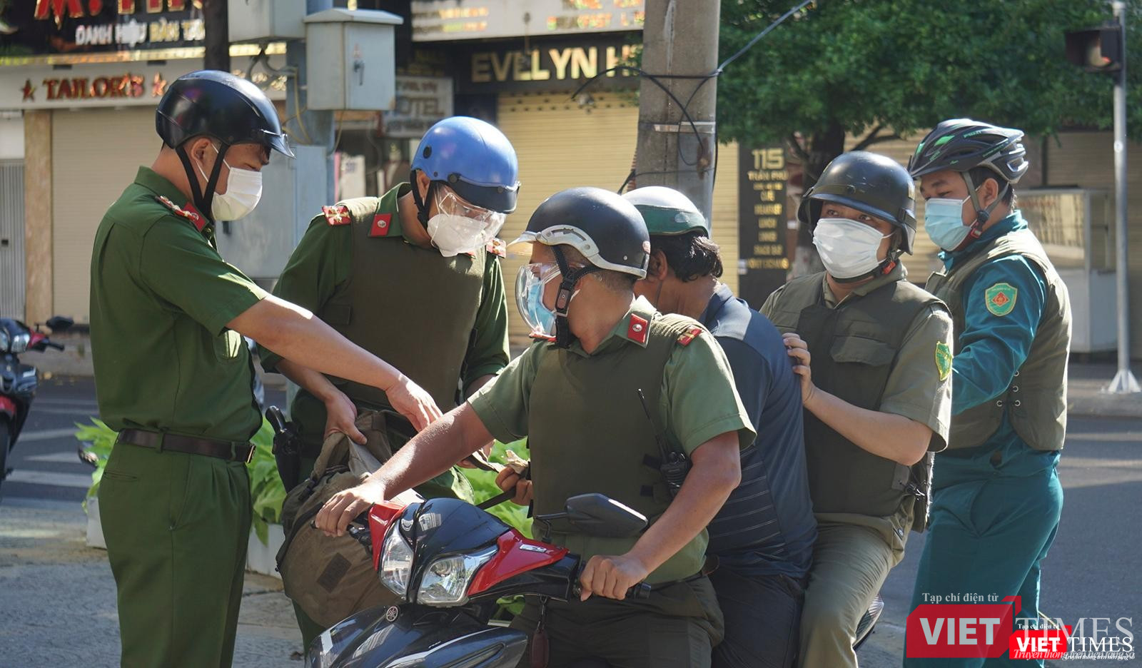 Đưa về trụ sở