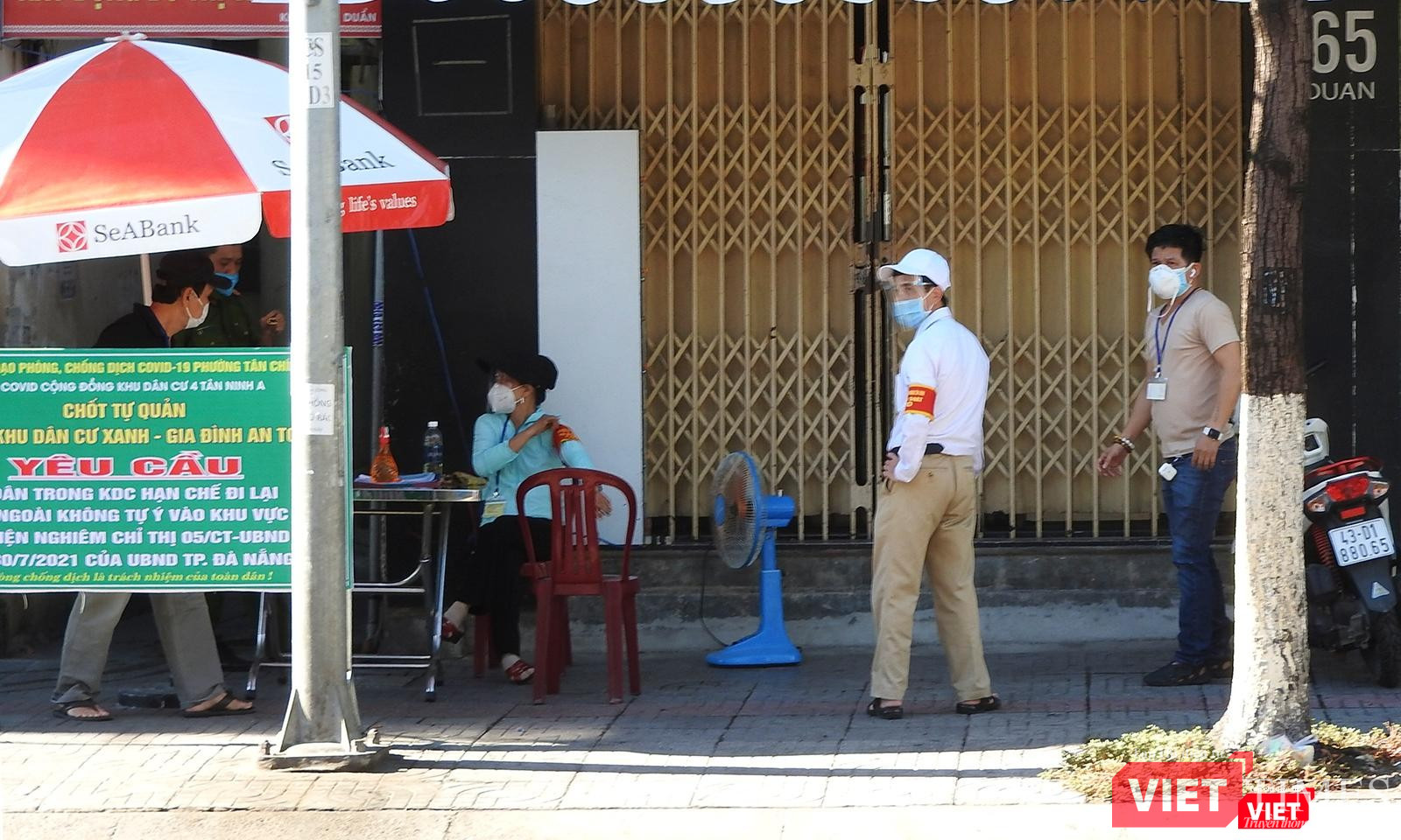 Chốt tự quản khu phố trên đường Lê Duẫn