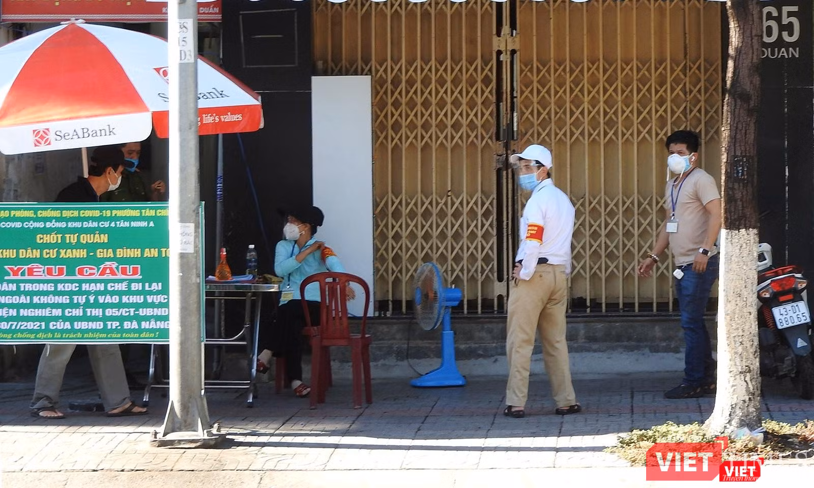 Chốt tự quản khu phố trên đường Lê Duẫn